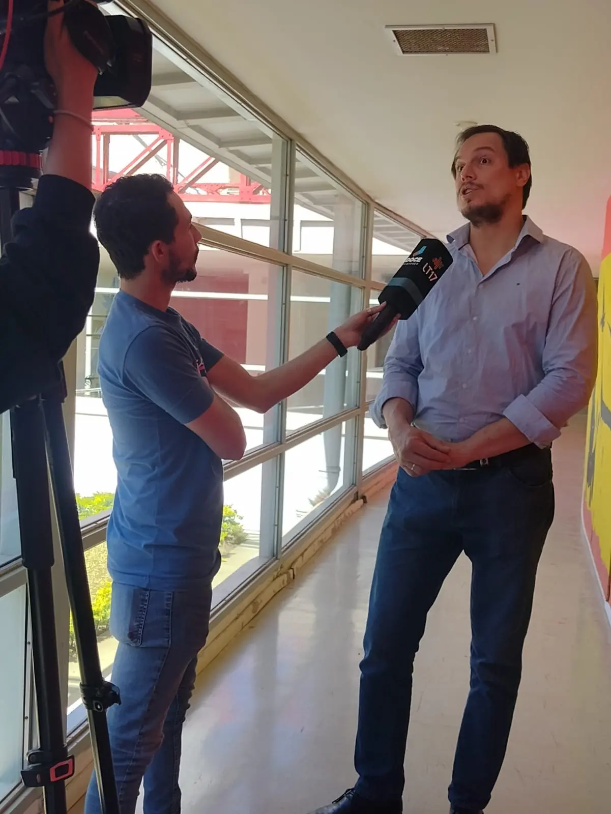 Daniel Pineda durante una entrevista para LT17 Radio Provincia